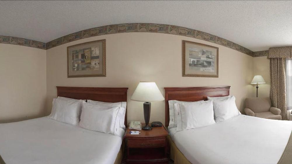 Holiday Inn Express Hotel & Suites Forest By Ihg מראה חיצוני תמונה