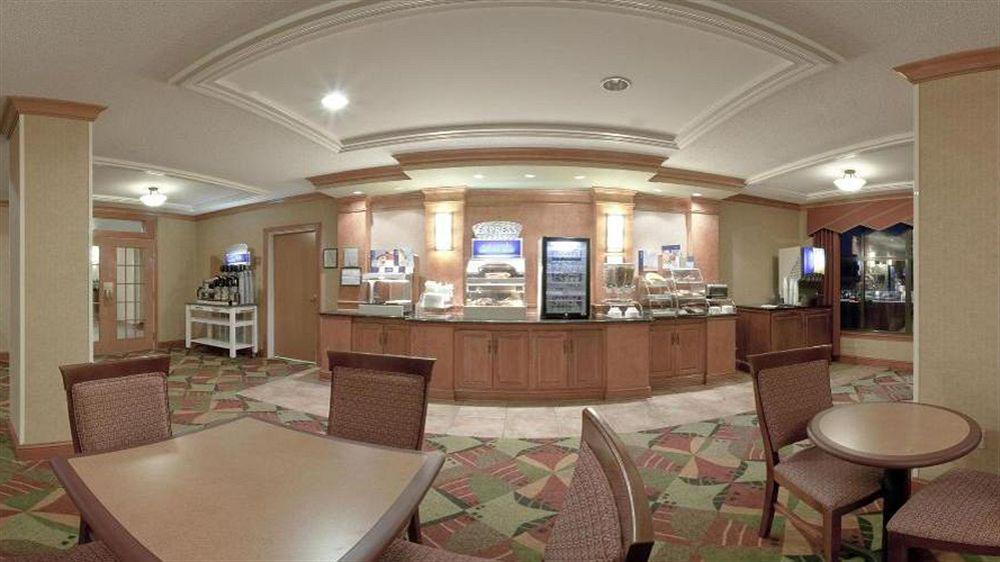 Holiday Inn Express Hotel & Suites Forest By Ihg מראה חיצוני תמונה