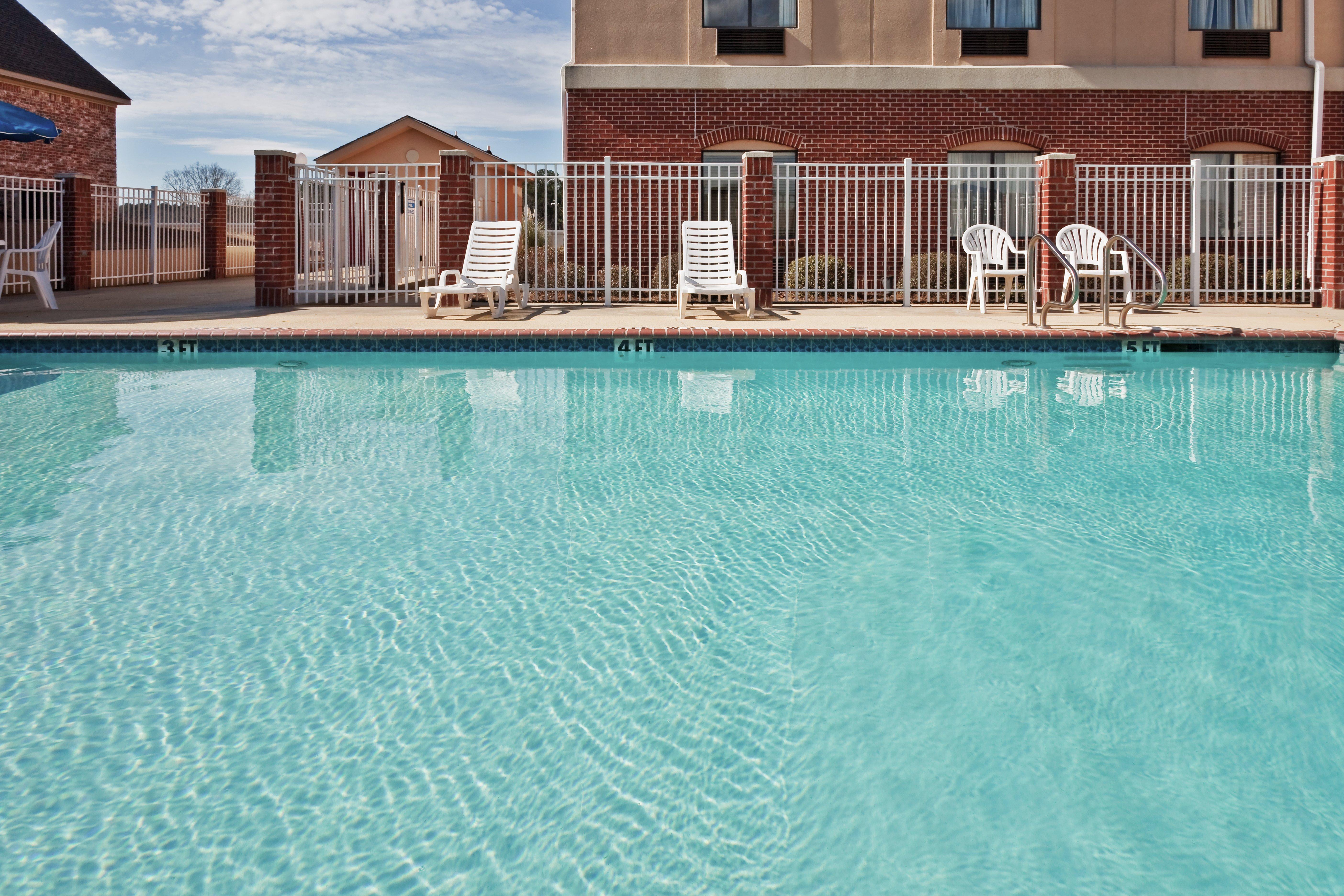 Holiday Inn Express Hotel & Suites Forest By Ihg מראה חיצוני תמונה